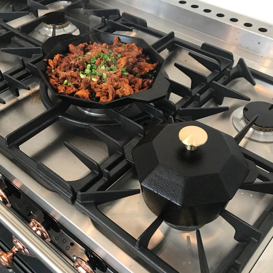 Cast-Iron Traditional Pot Pre-seasoned Non-stick 21cm - Mekamart Australia