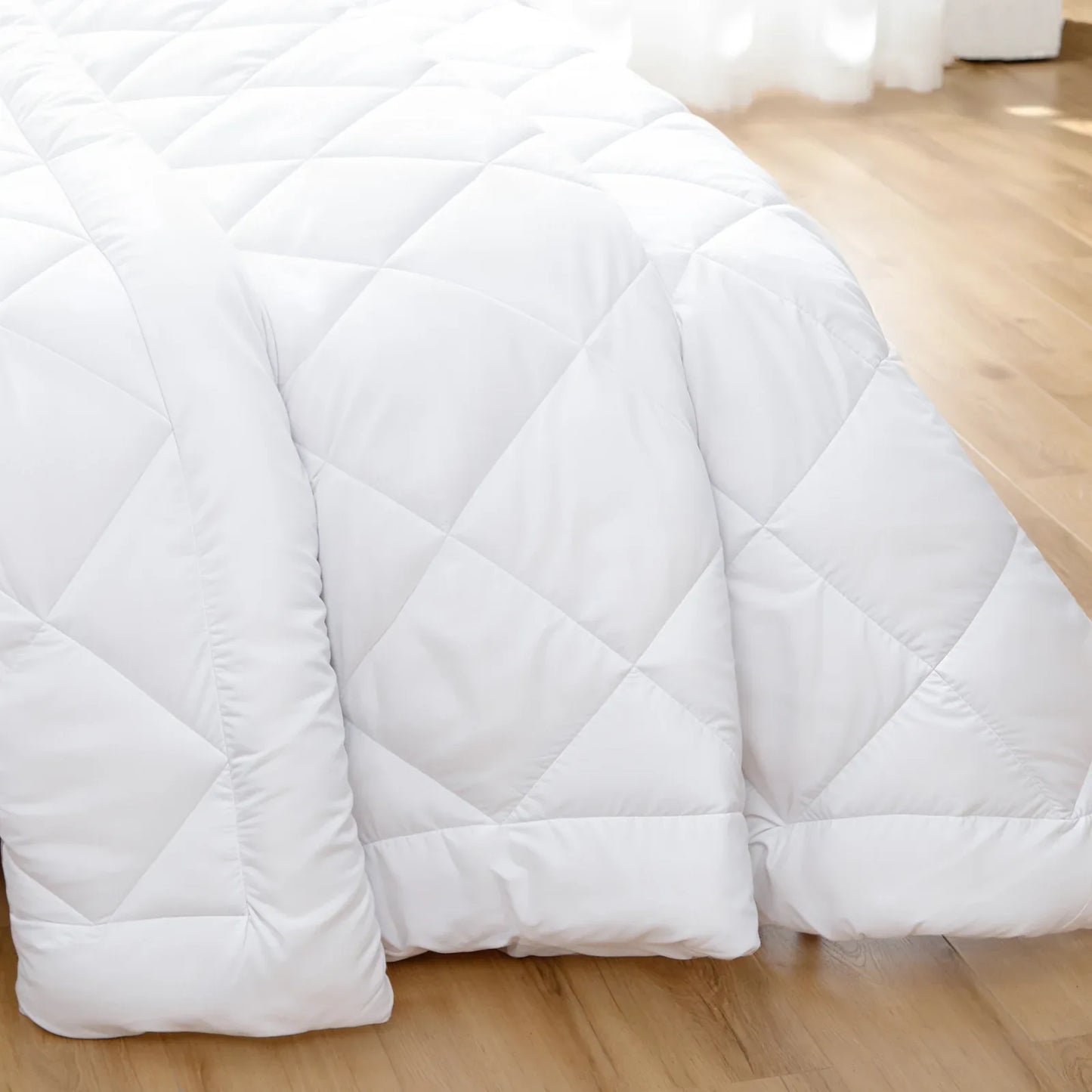 Microfiber/Bamboo Blend, Hypoallergenic & Antibacterial Quilt - King - Mekamart Australia