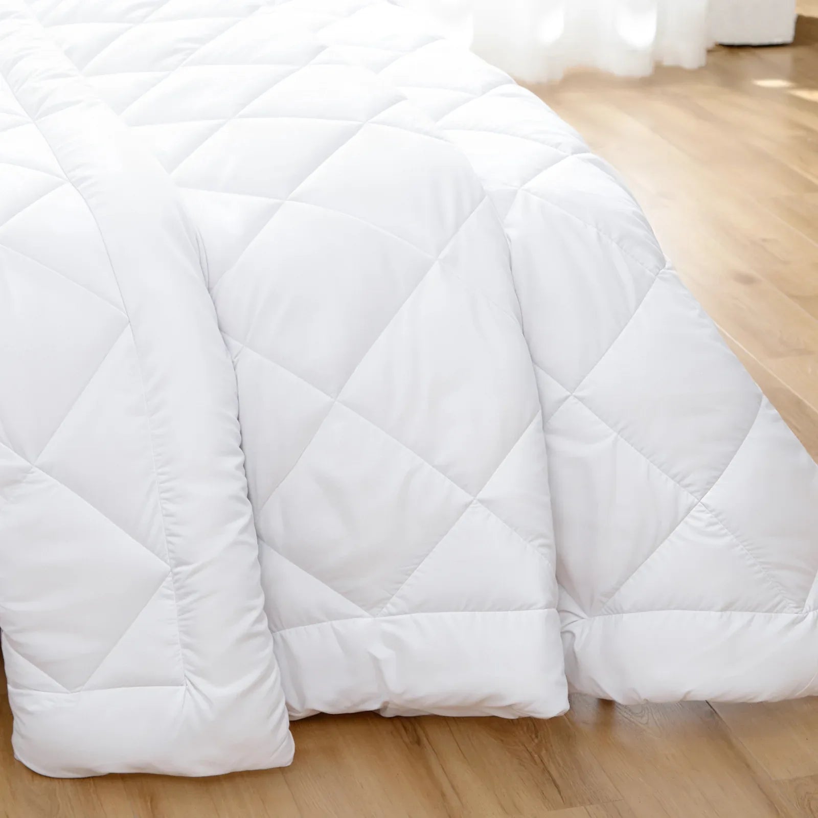 Microfiber/Bamboo Blend, Hypoallergenic & Antibacterial Quilt - King - Mekamart Australia
