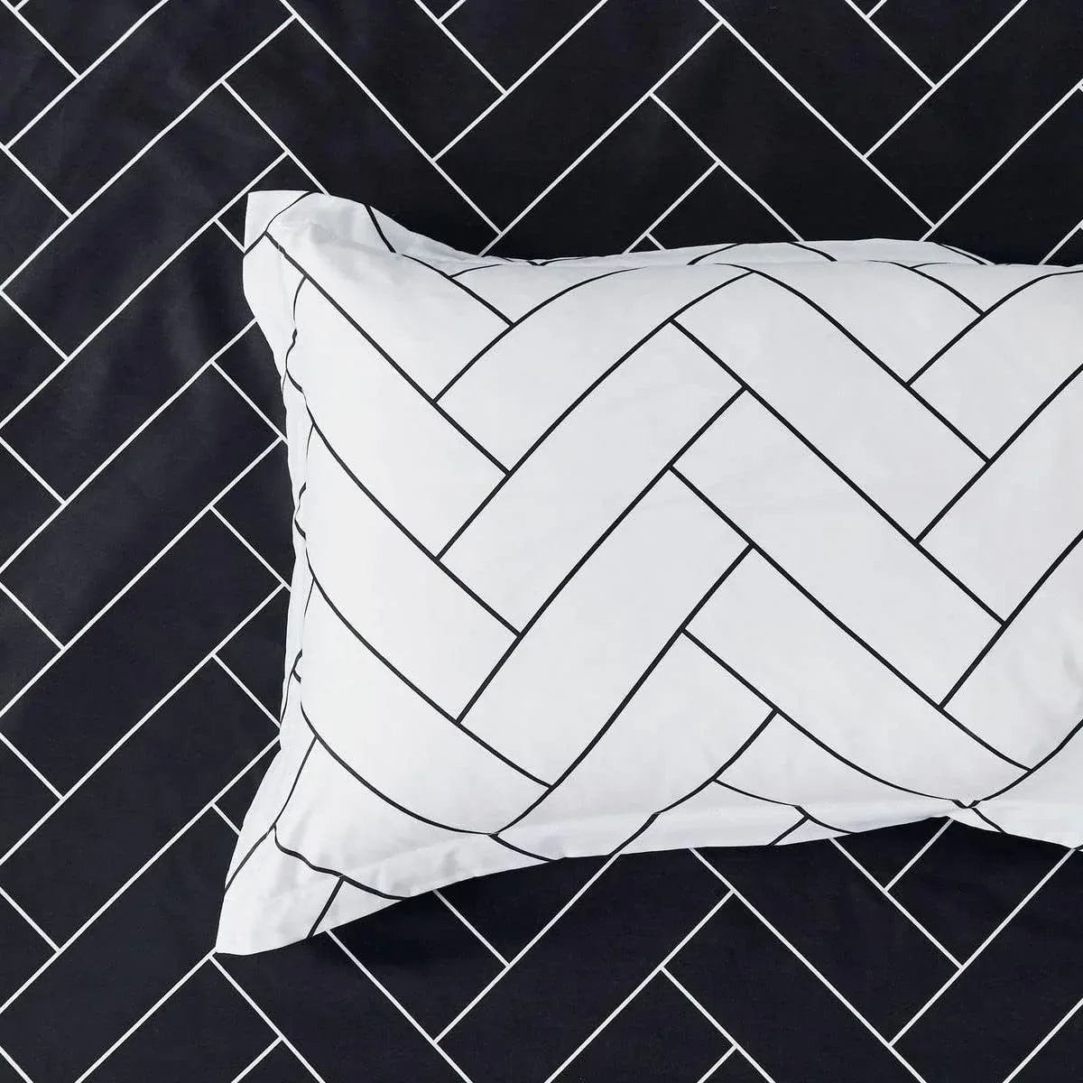 Print Microfibre Quilt Cover Set (3Pcs) - Ultra Soft, Comfy, Luxurious Duvet Cover with Zipper Closure - Elegant Design Quilt Cover Set for Bedding - Glen - Super King Size - Mekamart Australia