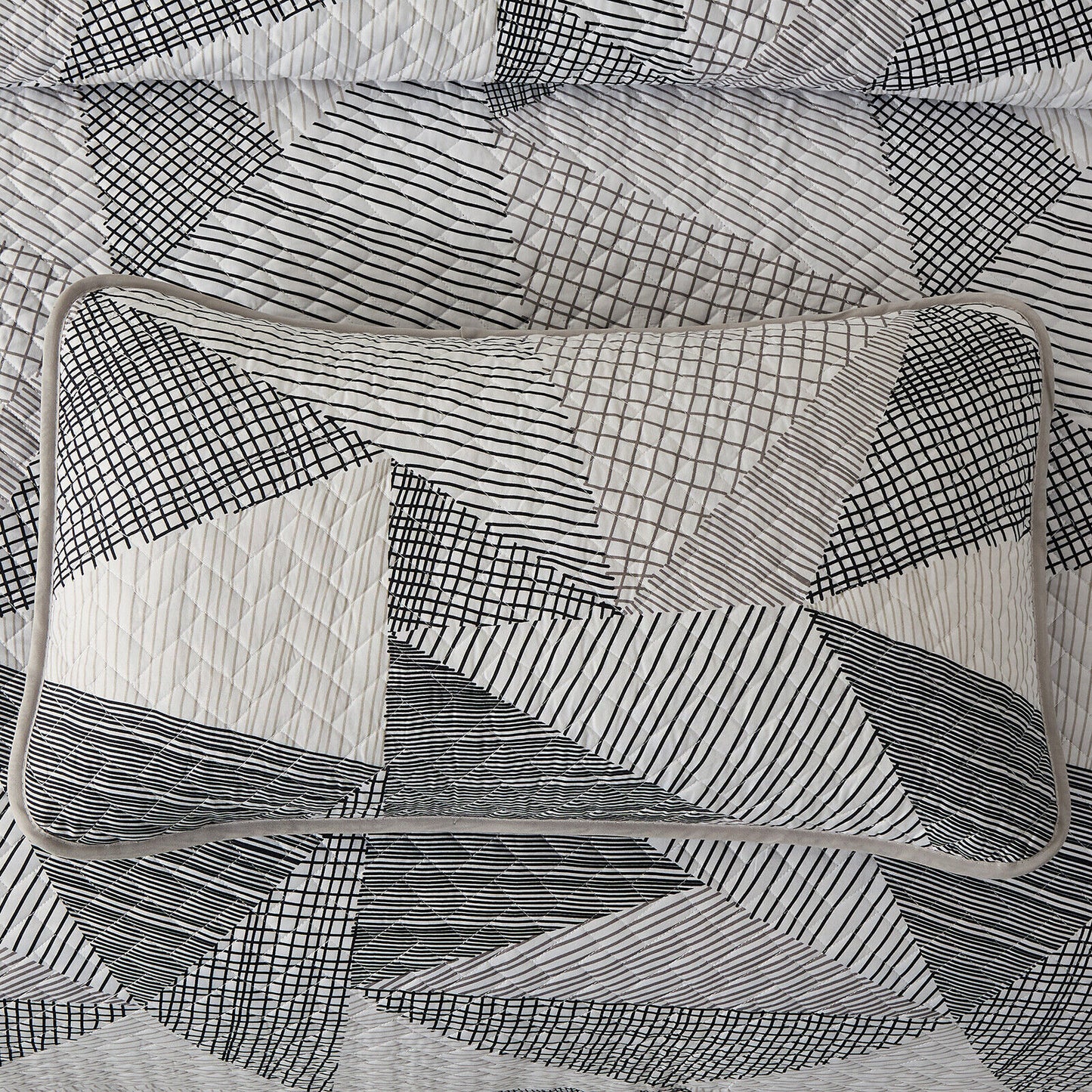 Charming urban pattern 3 Pc Bedspread & Pillow Cover Set