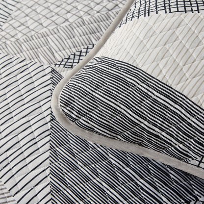 Charming urban pattern 3 Pc Bedspread & Pillow Cover Set