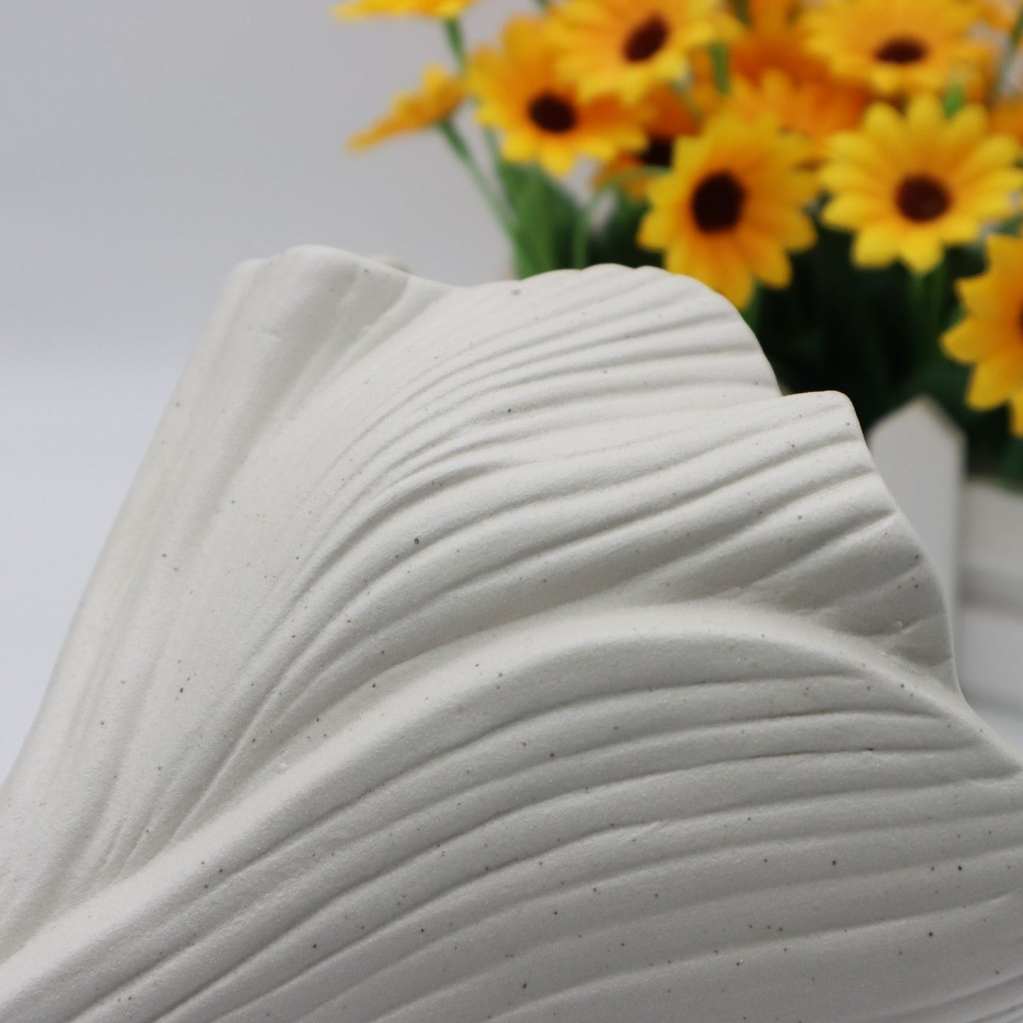 Black Elegant Off-White Ceramic Vase - Modern Sculptural Flower Holder with Wide Fluted Opening