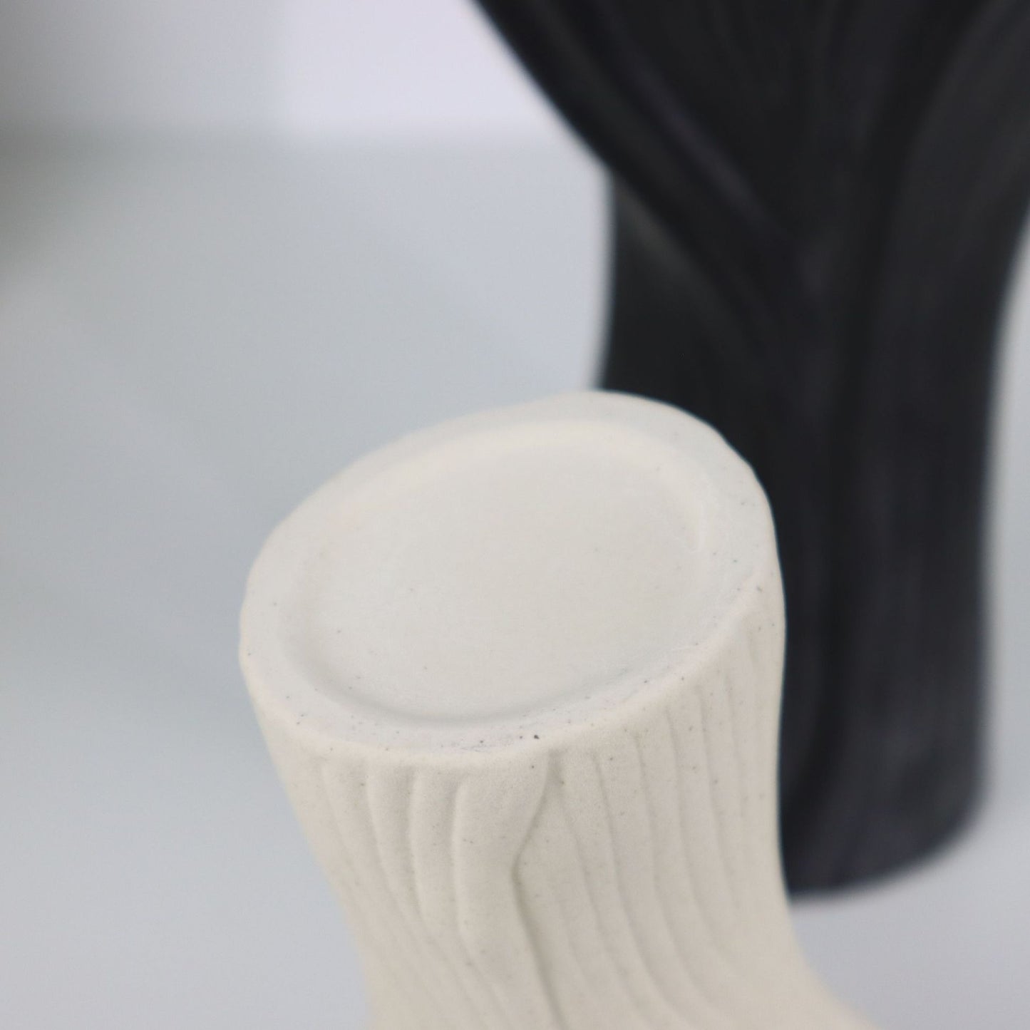 Black Elegant Off-White Ceramic Vase - Modern Sculptural Flower Holder with Wide Fluted Opening