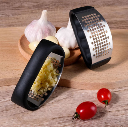 Black Stainless Steel Garlic Press Rocker Ergonomic Garlic Crusher and Ginger Mincer Professional Kitchen Tool